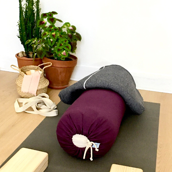 BOLSTER ECLECTIK YOGA IYENGAR